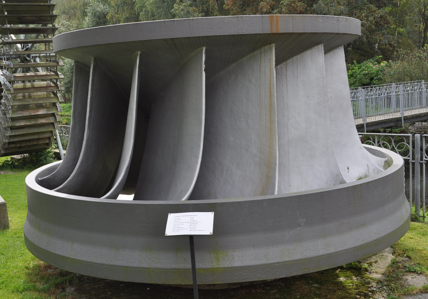 Laufrad einer großen Franzis-Turbine (Exponat des Wasserkraftmuseums Ziegenrück) mit einem Schluckvermögen von bis zu 85m3/s. Die Anlage leistete ca. 28 MW.