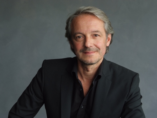 Autodesigner Murat Günak eröffnet das 4. NEW MOBILITY FORUM (©Günak) Autodesigner Murat Günak eröffnet das 4. NEW MOBILITY FORUM (©Günak)